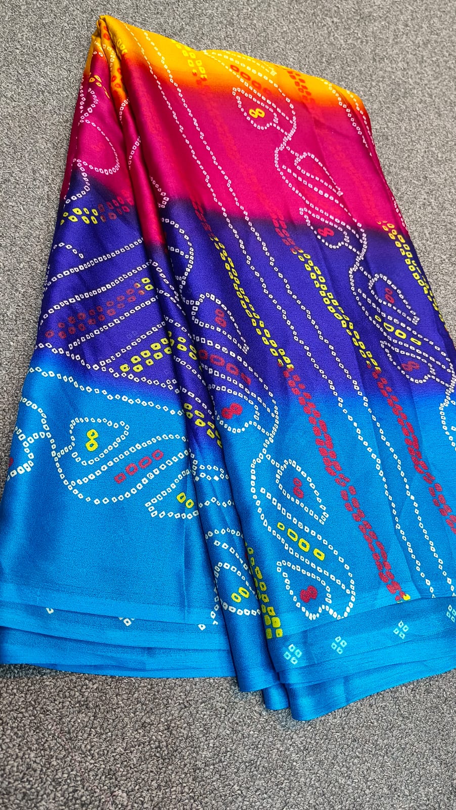 Traditional Gujarati Chunri Bandhani Saree – Vibrant Multicolor Tie-Dye Design - Image 4