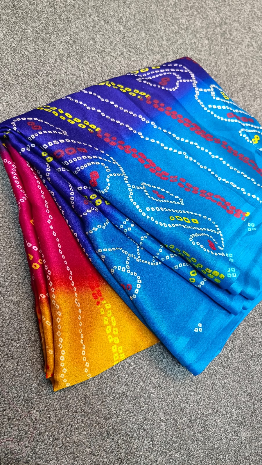 Traditional Gujarati Chunri Bandhani Saree – Vibrant Multicolor Tie-Dye Design - Image 3
